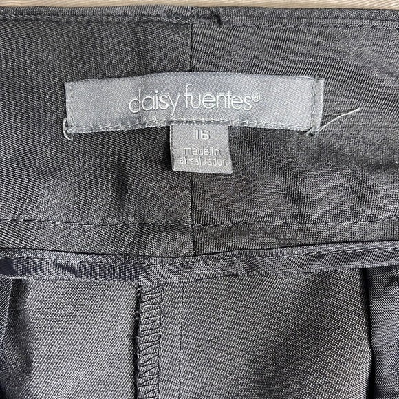 Daisy Fuentes Crop - Picture 3 of 3